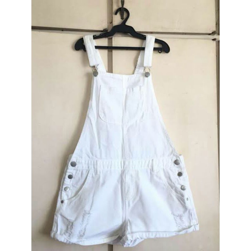 White deals jumper short