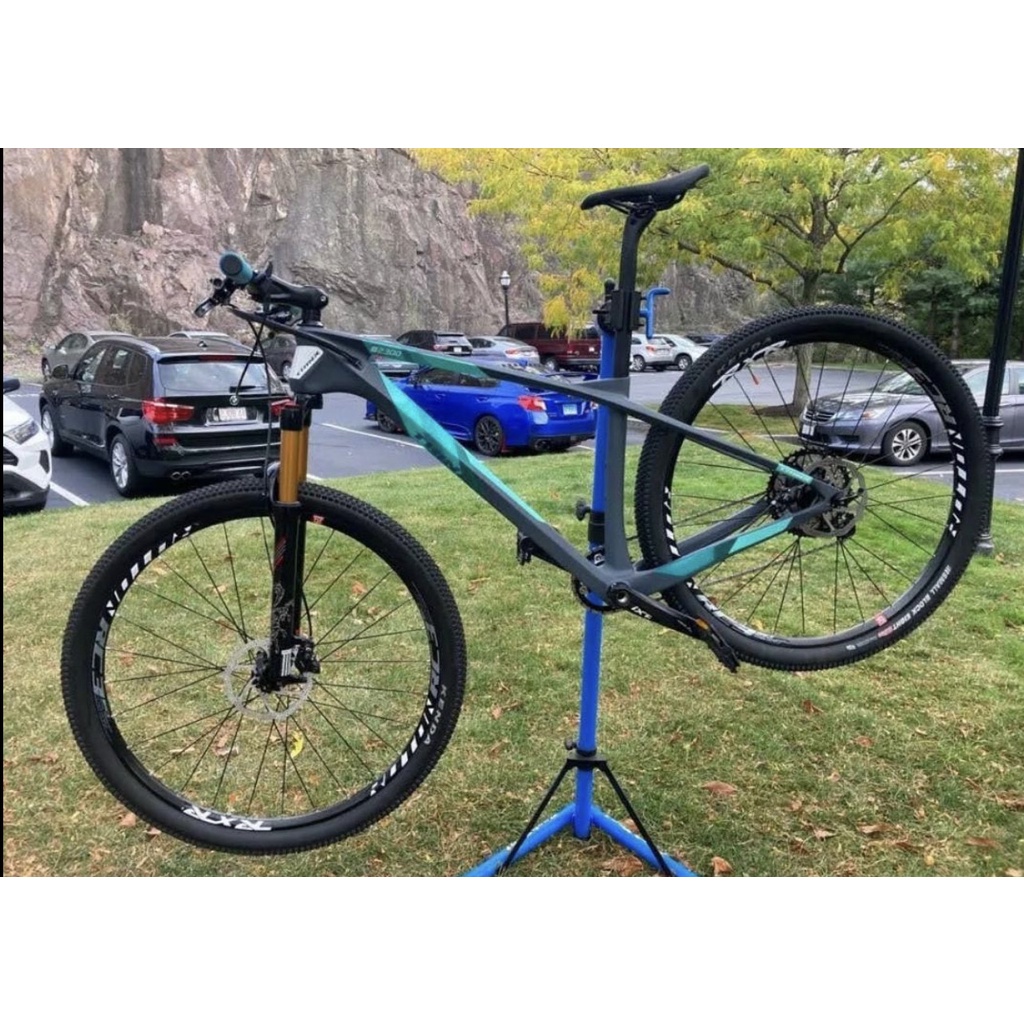 Trinx carbon on sale mountain bike