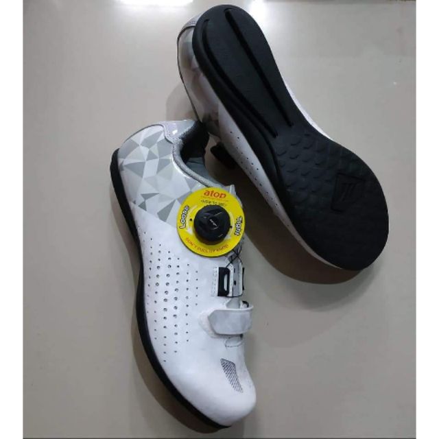 Non cleat cycling clearance shoes