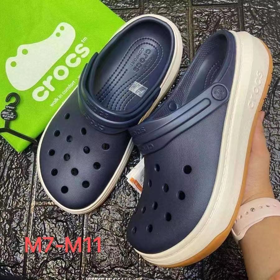 New Arrivals Crocs Black Original Shoes Beach Shoes for Men In