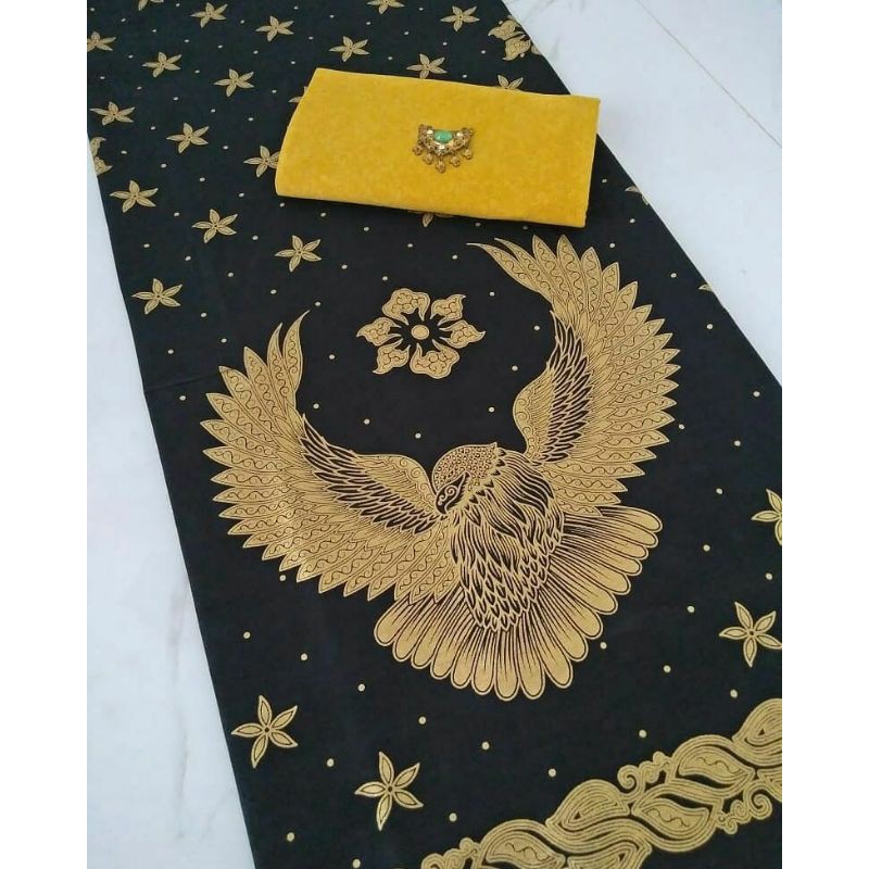 PUTIH Batik cloth with Garuda/white Garuda/brown Garuda/batik motifs ...