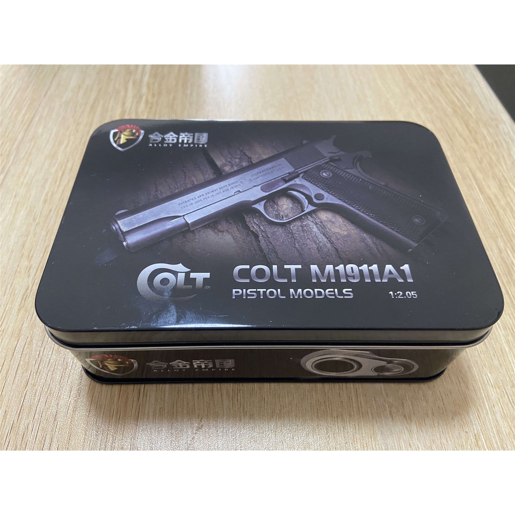 Alloy empire, alloy military model Metal toy ornaments 1911 A box scale