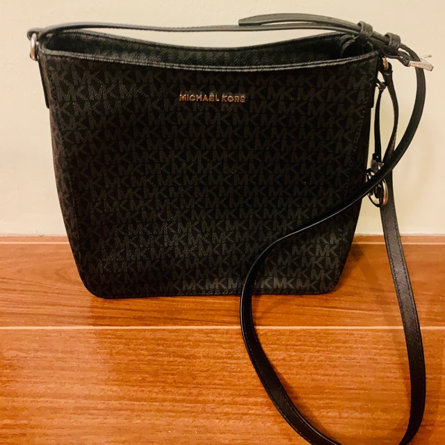 Michael kors sling sales bag original