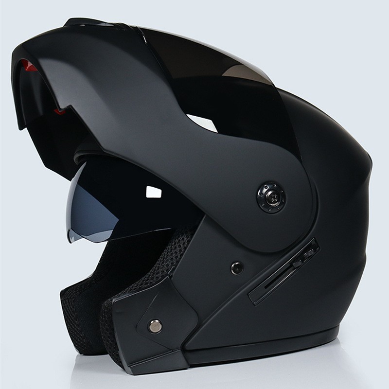 Full face helmet deals with double visor