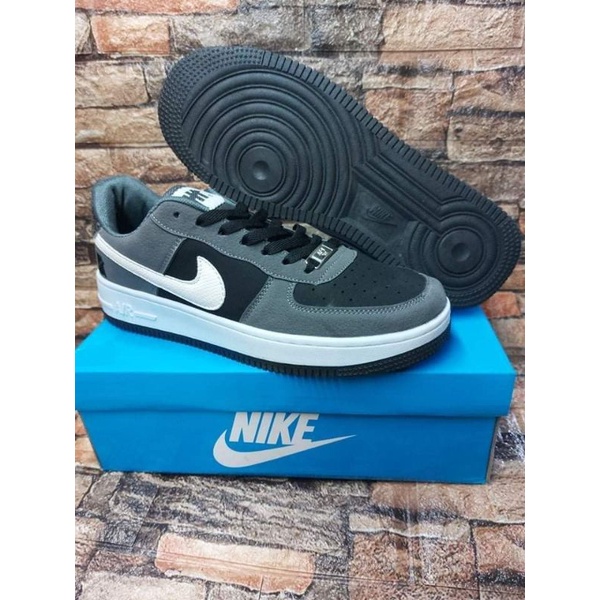 Women's nike steel store toe sneakers