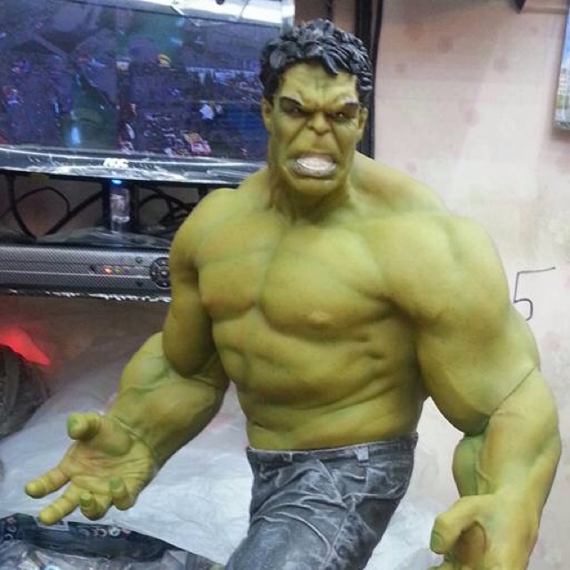 24 INCHES CRAZY TOYS HULK MAQUETTE