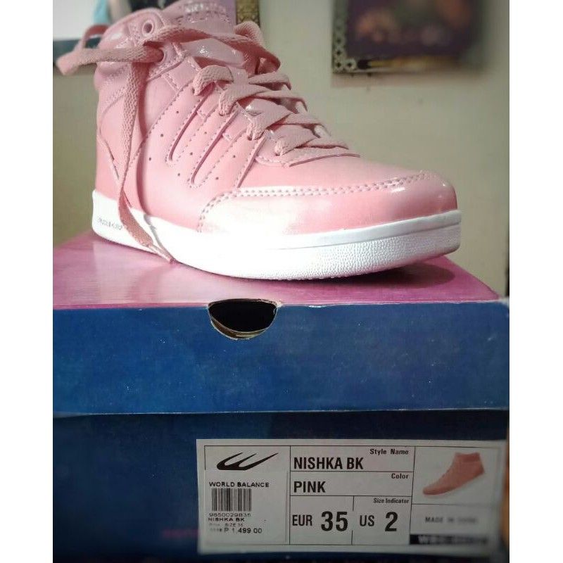 World balance sale pink shoes