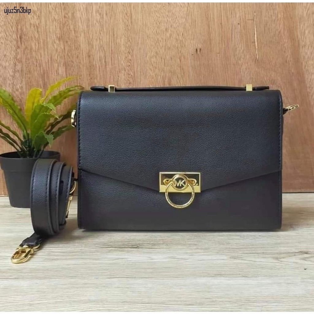 Black michael kors purse with online lock