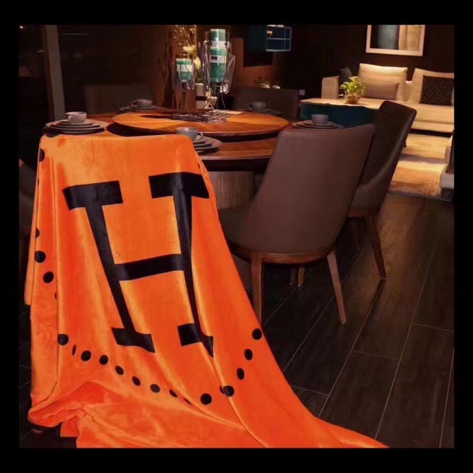 New Large Letter H Printing Double sided Super Soft Gold Mink Wool Blanket Warm Napping Blanket Multi functional Oversized Air conditioning Blanket Travel Blanket with Paperbag Shopee Philippines