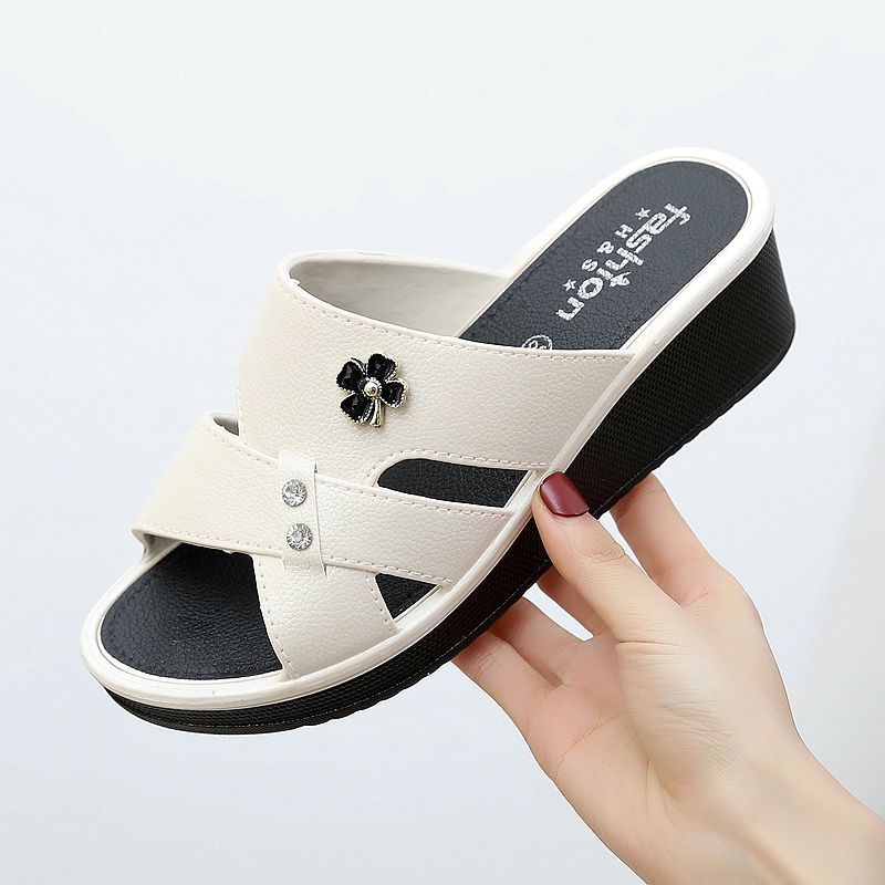 Middle-aged mother sandals and slippers women wear thick-soled non-slip ...
