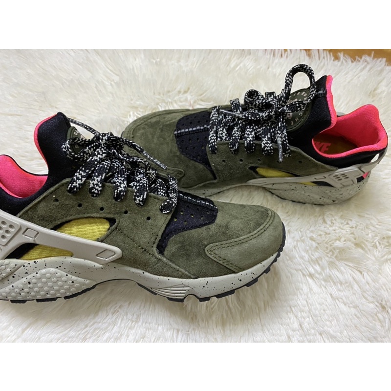 Nike huarache green store and pink