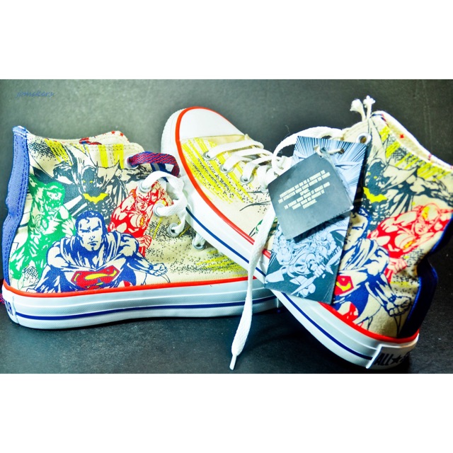 Justice league hot sale chuck taylors