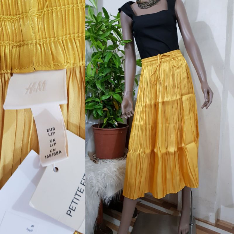 Gold pleated hotsell skirt 30