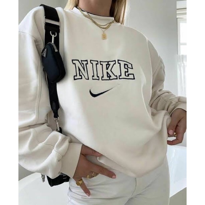 women vintage nike crewneck
