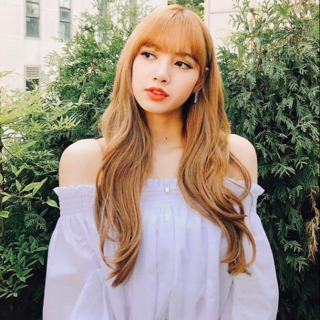 Lisa 2025 off shoulder