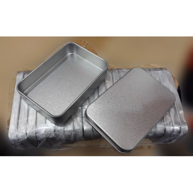 Square tin deals cans