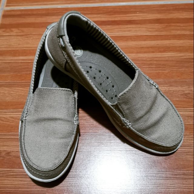 Crocs walu canvas deals loafer