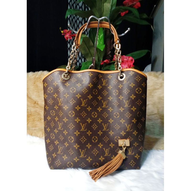 Louis Vuitton Automne-Hiver Monogram Tote Bag - Preloved(used