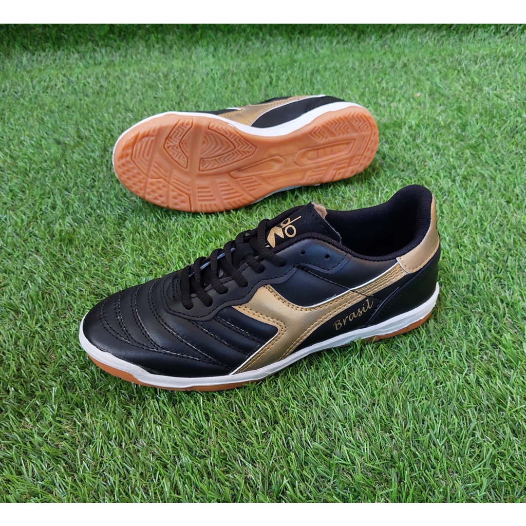 diadora futsal shoes