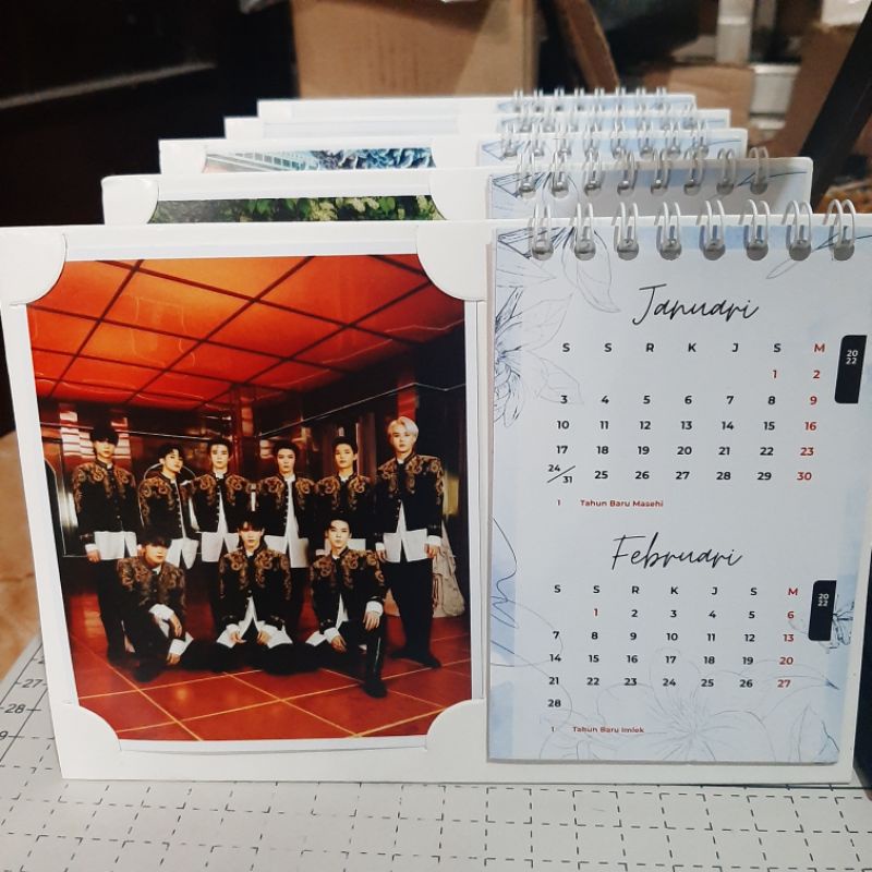 Sitting Calendar 2025 BTS, EXO, NCT, The Boyz,, Stray kids, Treasure