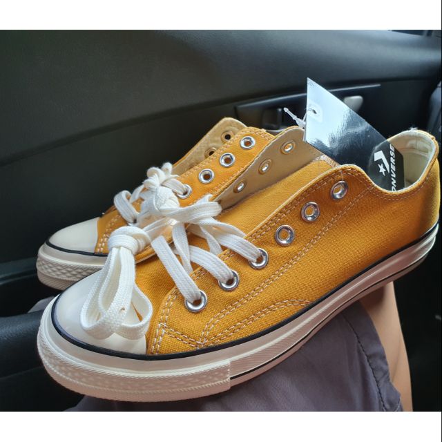 Mustard converse 2025 low tops