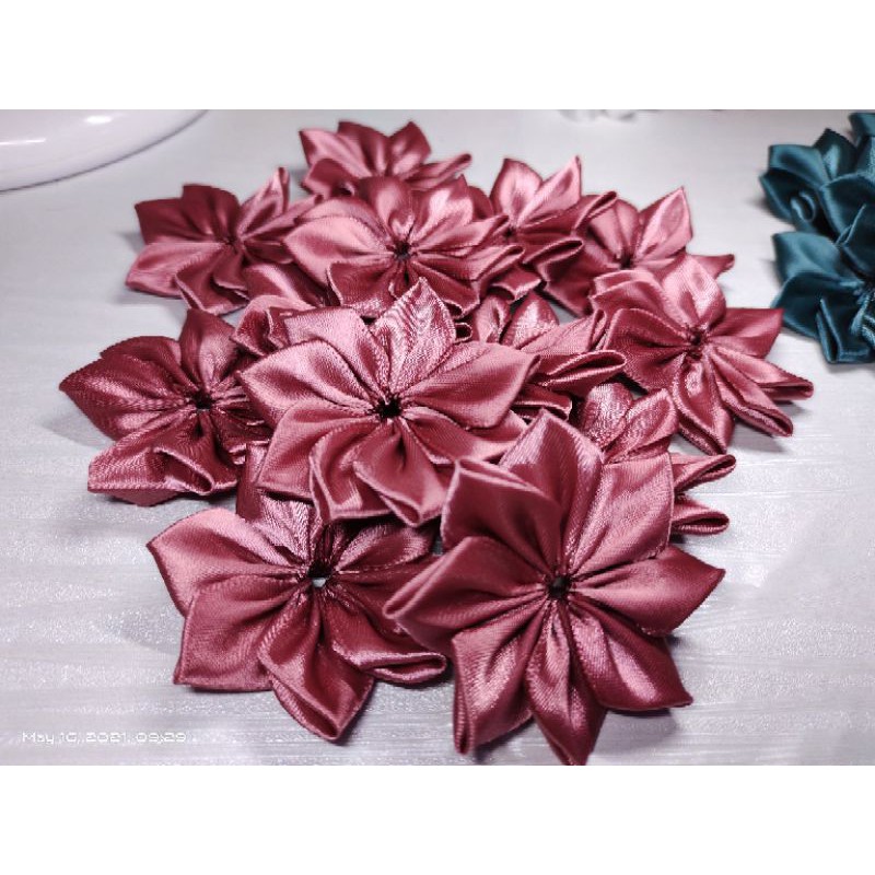 Shredded ribbon clearance flowers