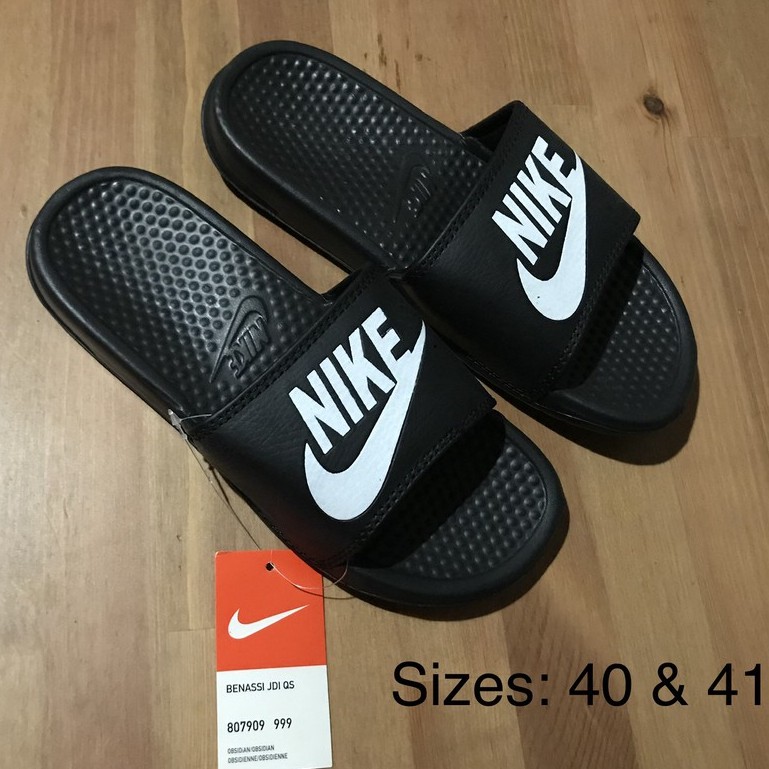 Nike slippers outlet white and black