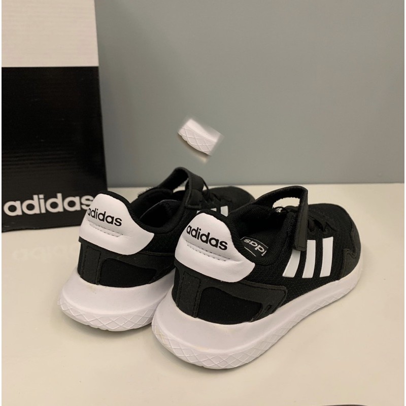 Adidas course a outlet pied