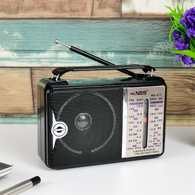 LEOTEC Portable AM FM Radio with Best Reception,Battery Operated or AC  Power,Big Speaker,Large Tuning Knob,Clear Dial,Earphone Jack for