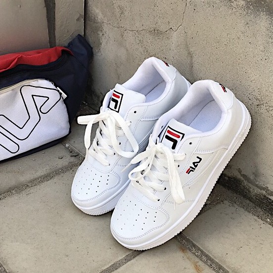 Fila white shoes hot sale womens outfit