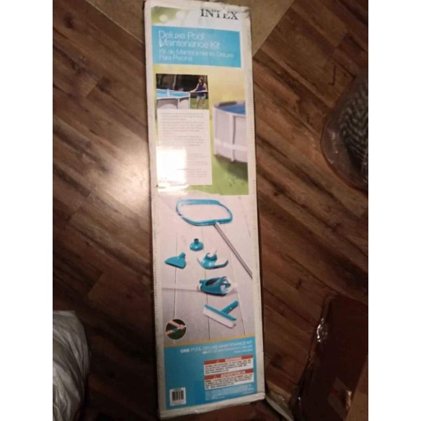 INTEX Deluxe Pool Maintenance Kit, w/ Telescoping Shaft and VACCUM