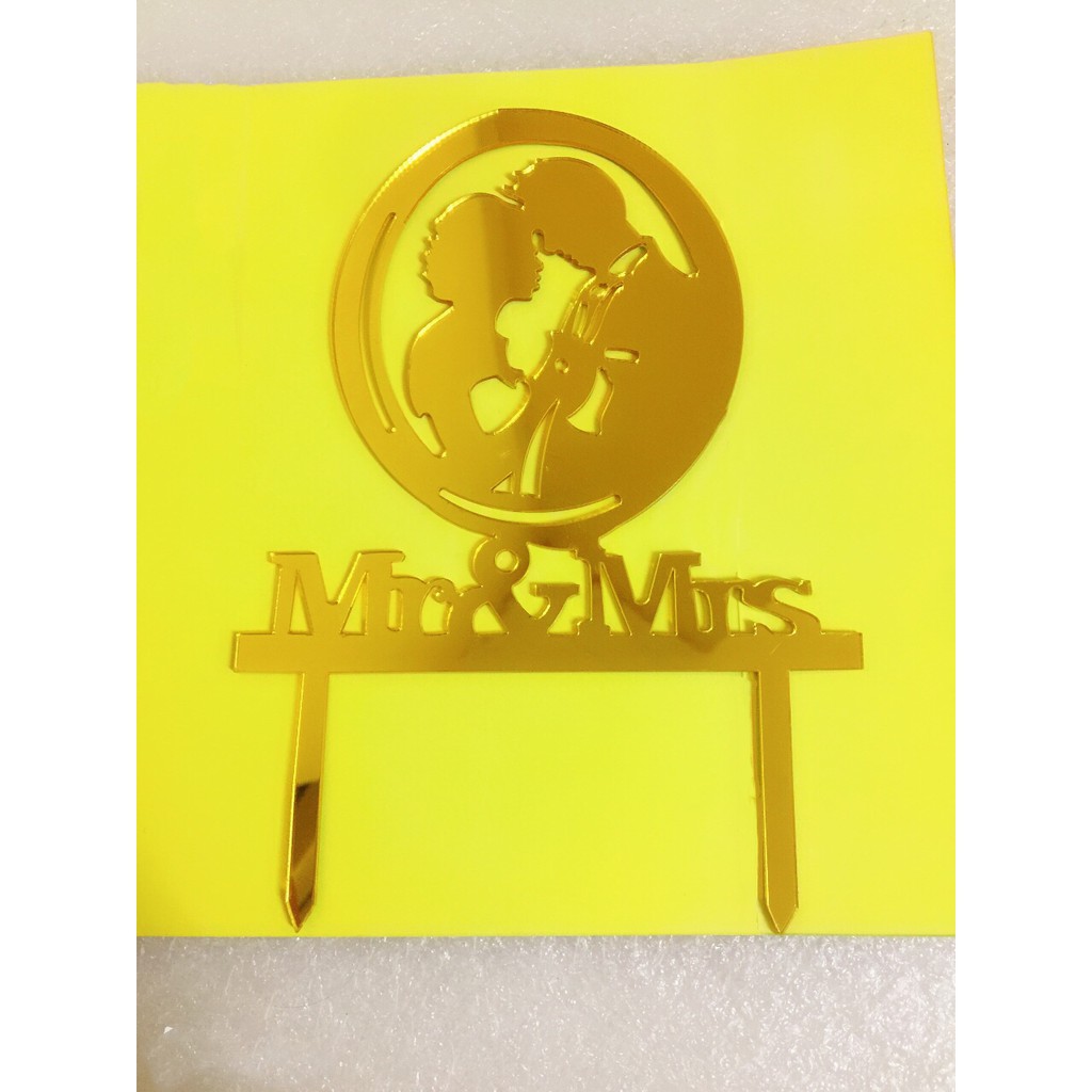Wedding party acrylic Round the bride and groom MR &MRS cake topper ...