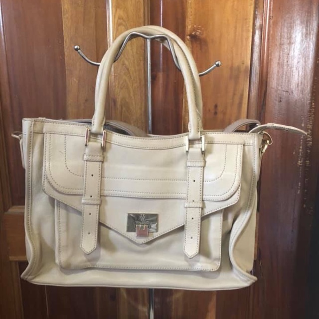 Vera Wang 2 way bag preloved Shopee Philippines