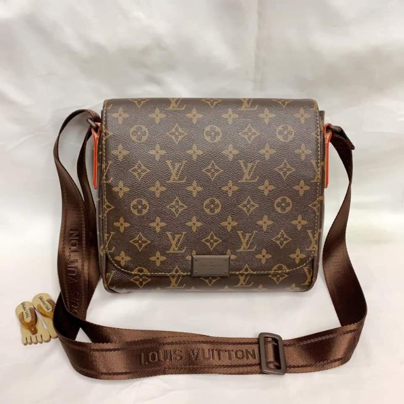 debat italiensk engagement Lv Louis Vuitton Mens Bag (27x23x8cm) | Shopee Philippines