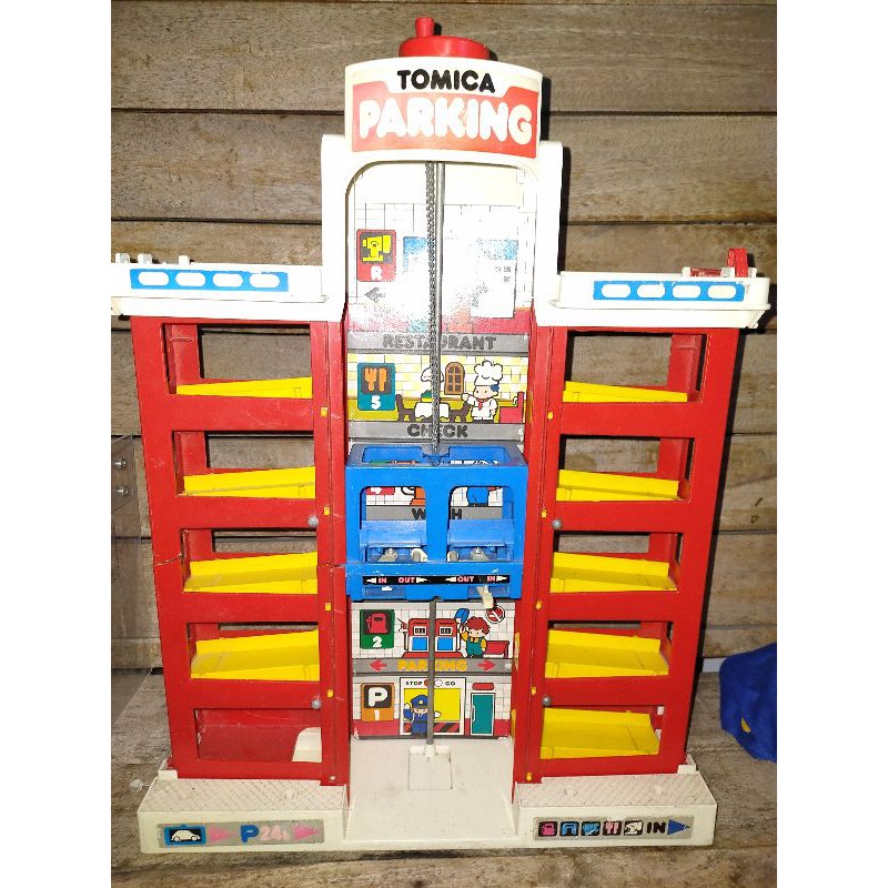 Tomica parking hot sale garage