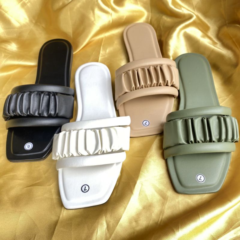 Kimmy schmidt christmas store manager