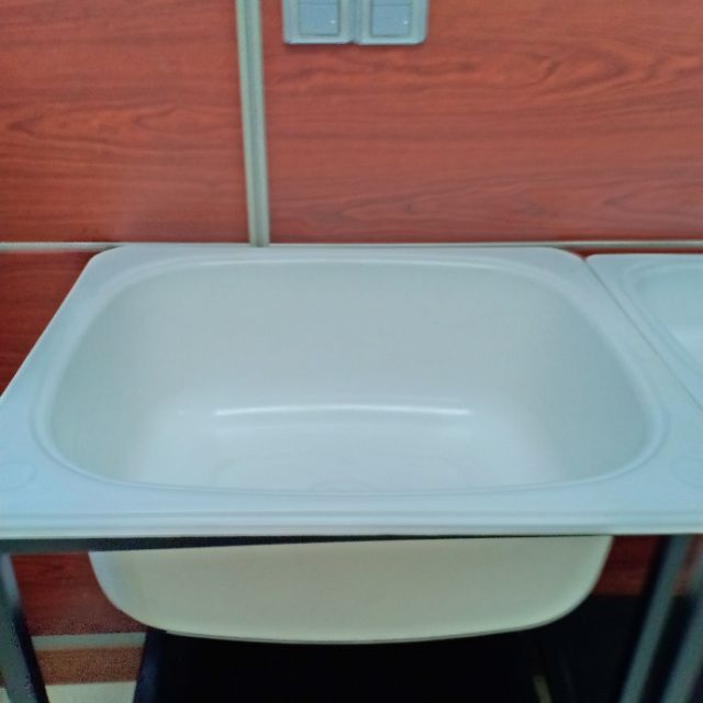 plastic kitchen sink        
        <figure class=