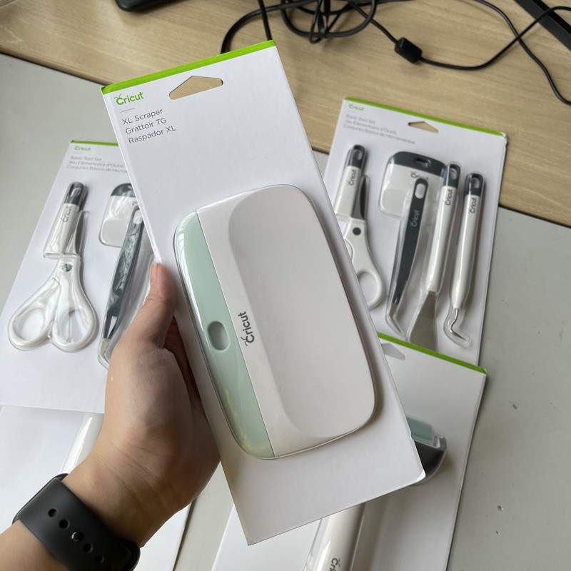 Cricut Basic Tools Set, Cricut Brayer, Cricut Scraper XL, Cricut Ultra