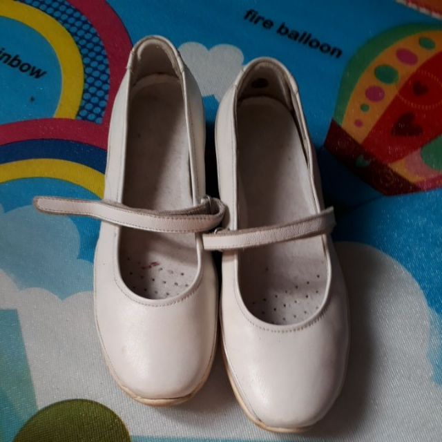 Hush puppies shop nursing shoes