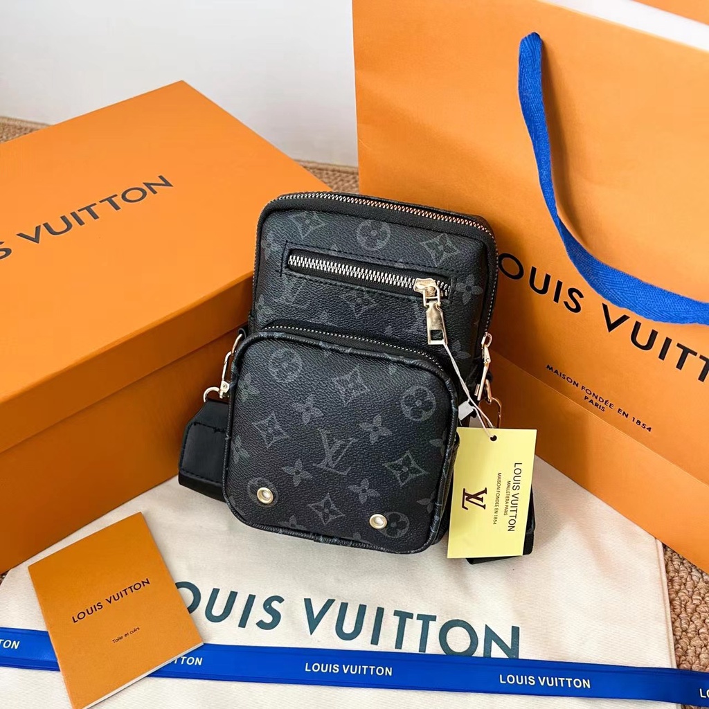 【ready stock】lv Retro Messenger Bag Men PU Mobile Phone Bag Travel Sling Shoulder Antitheft Bag