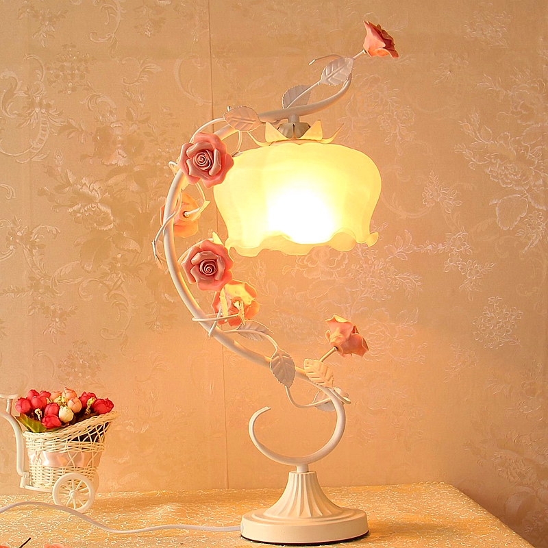 Pink rose lamp creative rose lamp European Korean rose wedding room garden Princess girl pink