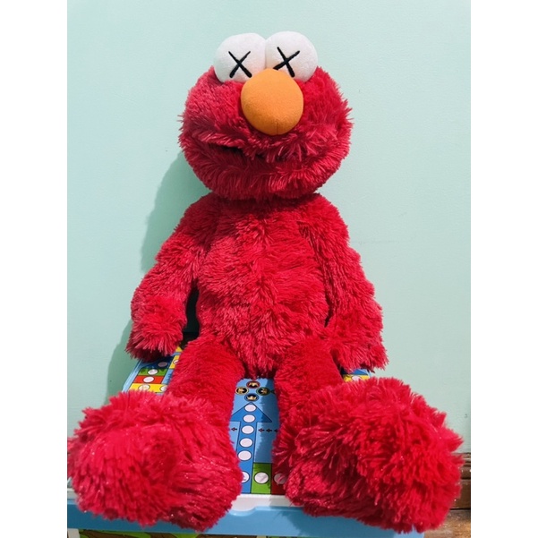 Uniqlo best sale elmo doll