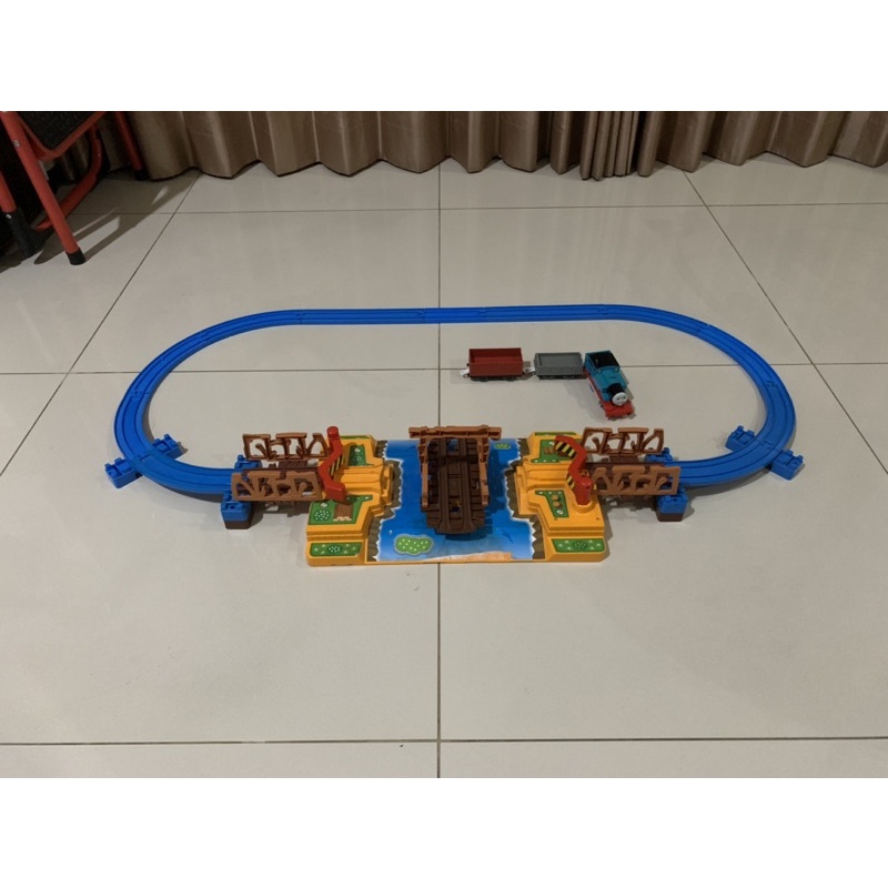 Takara tomy plarail thomas the tank engine round and round bridge track ...