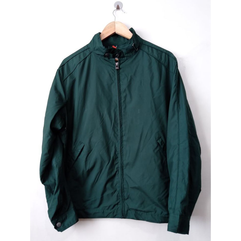 Ultra thin clearance windbreaker