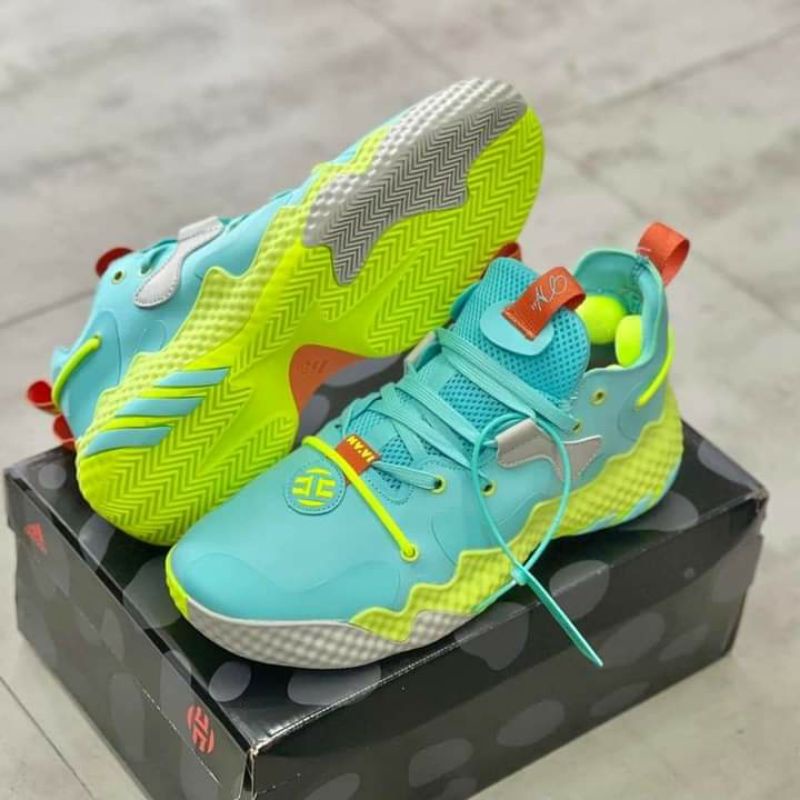 Neon best sale basketball shoes