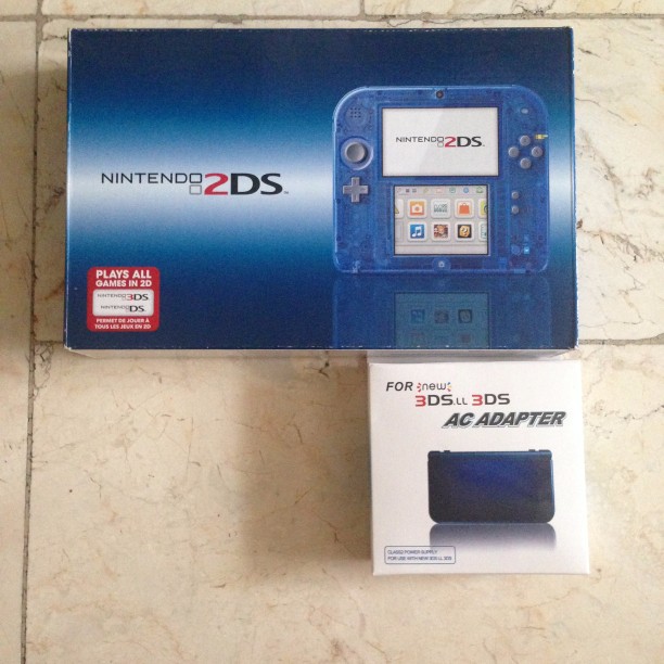 Nintendo 2DS in Crystal popular Blue