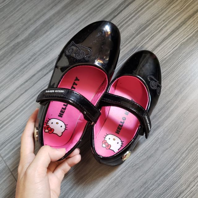 Bata hello clearance kitty shoes