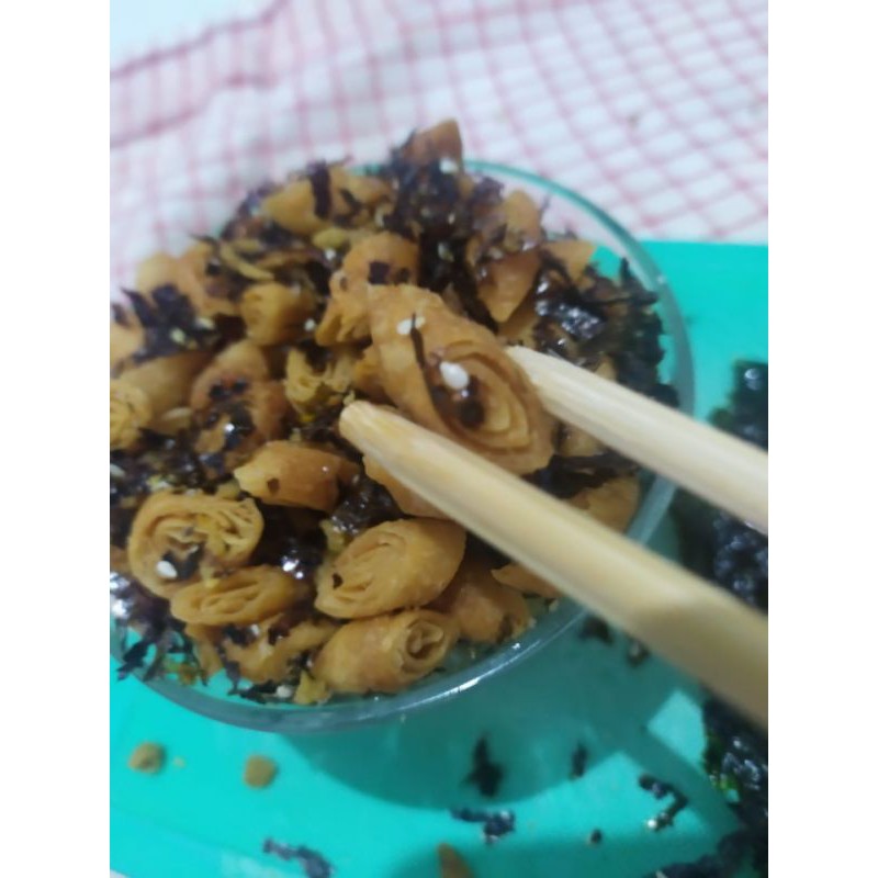Rolled spring roll snacks. fried spring rolls. nori flavored maklugu ...