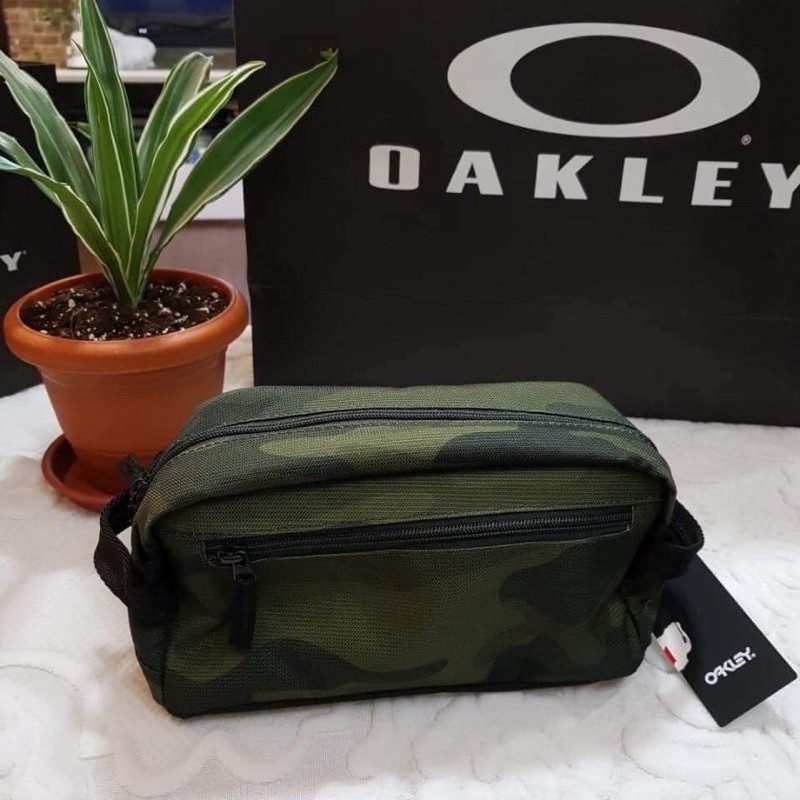 Oakley cheap travel bag