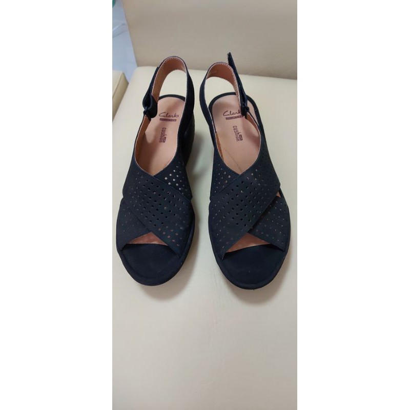 Clarks cushion outlet soft sandals